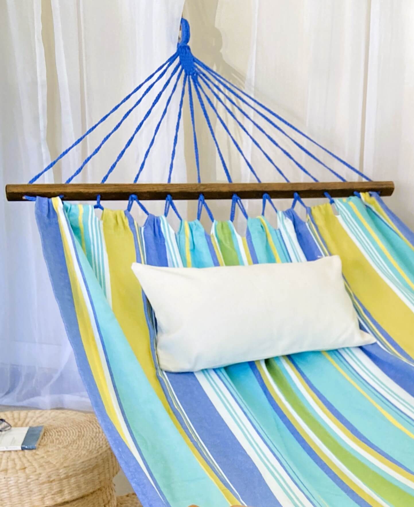 blue hammock with spreader bar