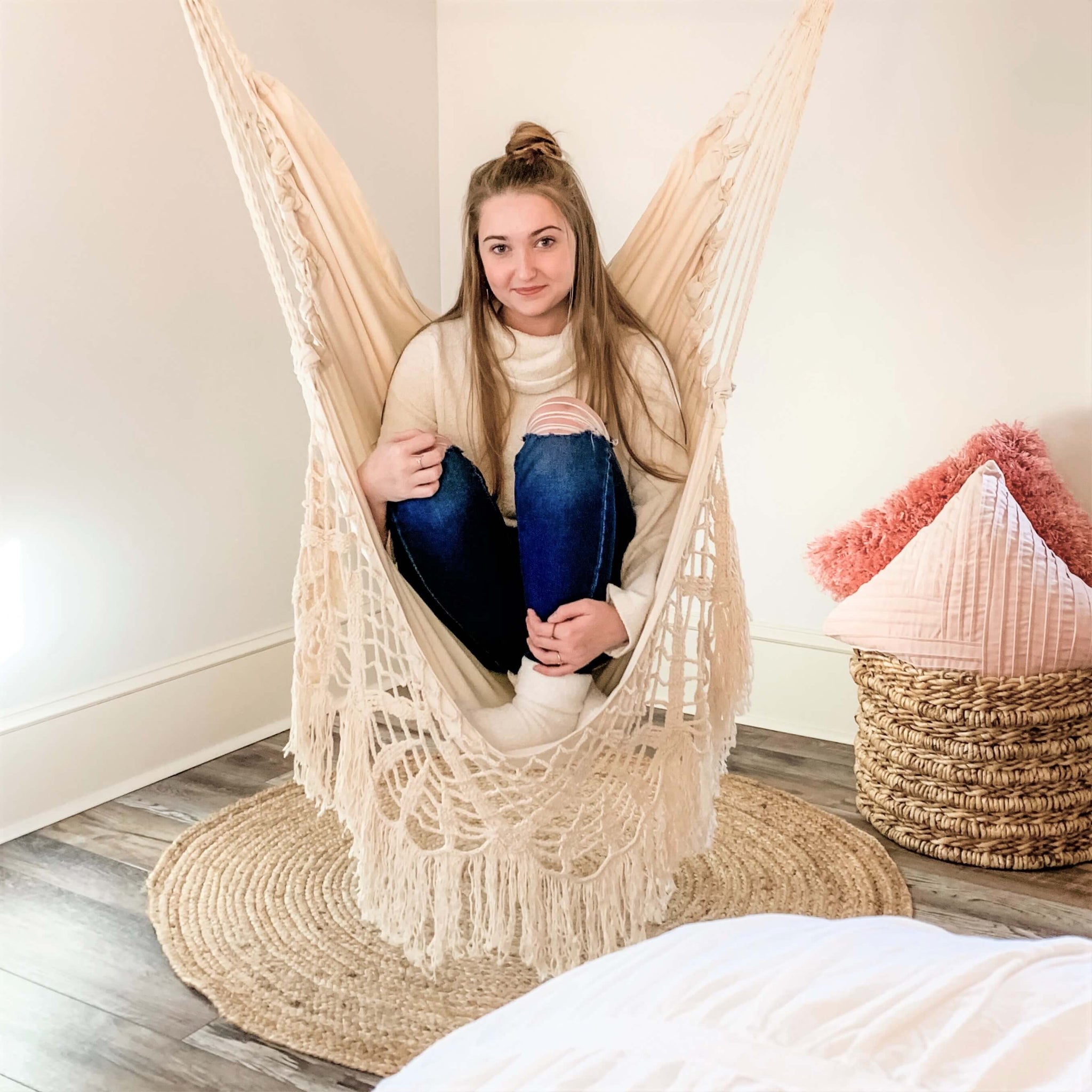 Stylish and Comfortable Hammock Chairs for Tweens Bedrooms