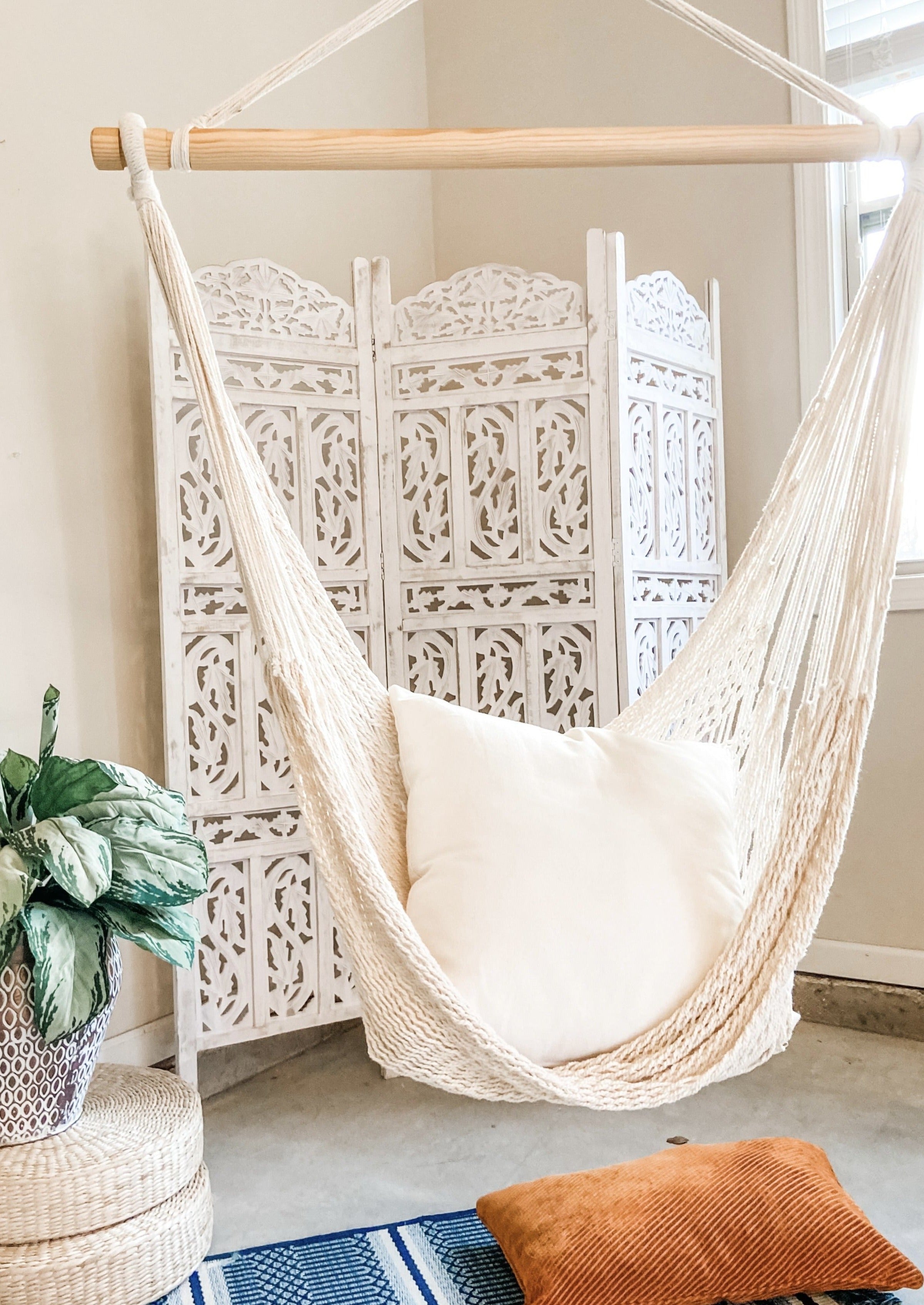 white cotton hammock chair